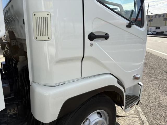 MITSUBISHI FUSOU FIGHTER 2011 Image 31