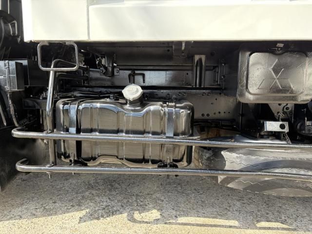 MITSUBISHI FUSOU FIGHTER 2011 Image 31