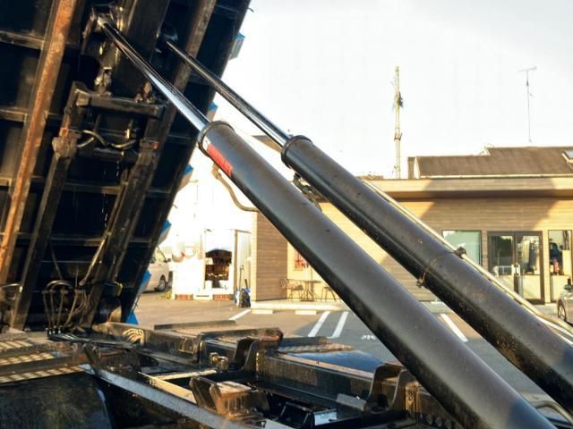 MITSUBISHI FUSOU SUPER GREAT 2016 Image 31