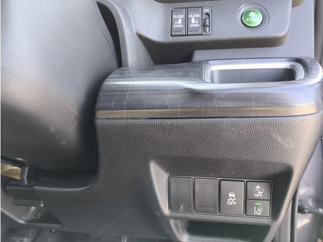 HONDA STEPWAGON SPADA 2015 Image 31