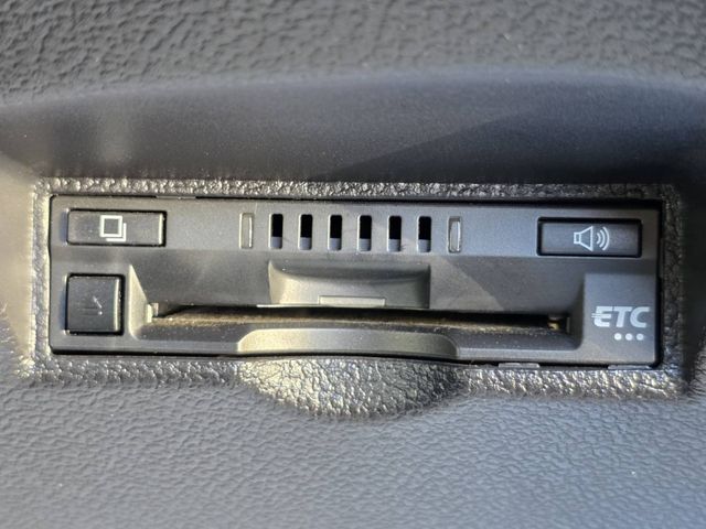 TOYOTA PRIUS 2019 Image 31