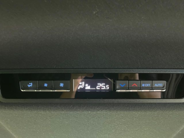 TOYOTA VOXY HYBRID 2023 Image 31