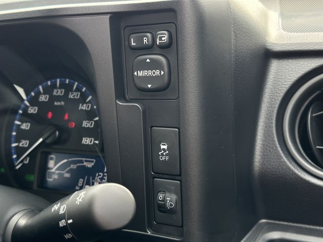 TOYOTA PROBOX VAN HYBRID 2025 Image 31