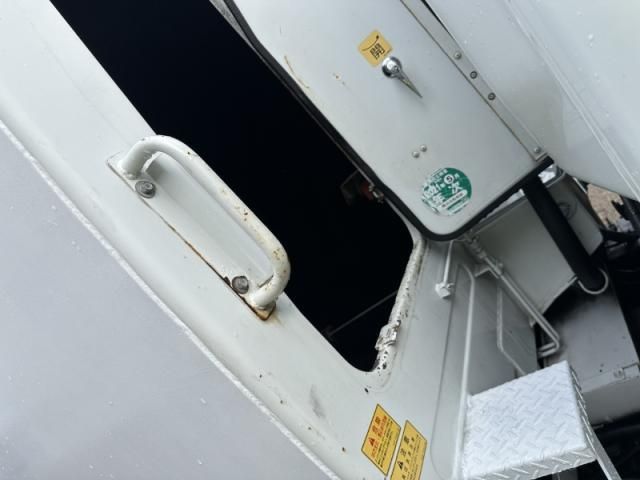 MITSUBISHI CANTER 2018 Image 31