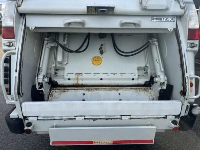 MITSUBISHI CANTER 2018 Image 31