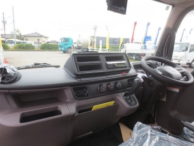 MITSUBISHI CANTER 2024 Image 31