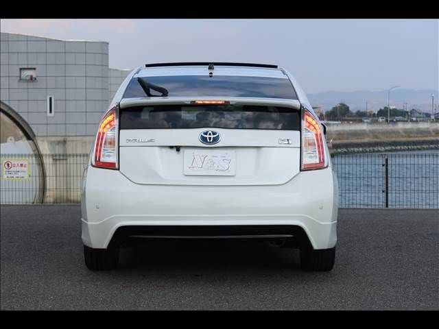 TOYOTA PRIUS 2013 Image 31