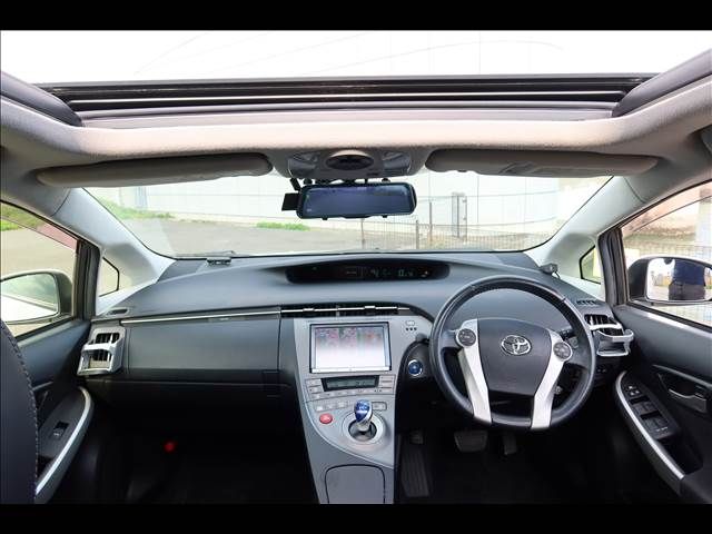 TOYOTA PRIUS 2013 Image 31