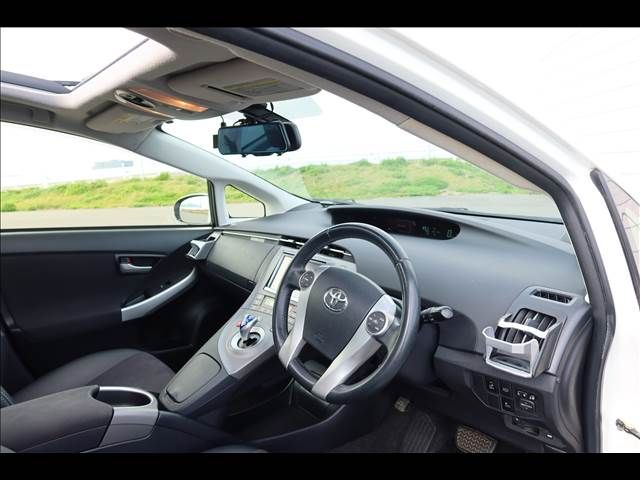 TOYOTA PRIUS 2013 Image 31