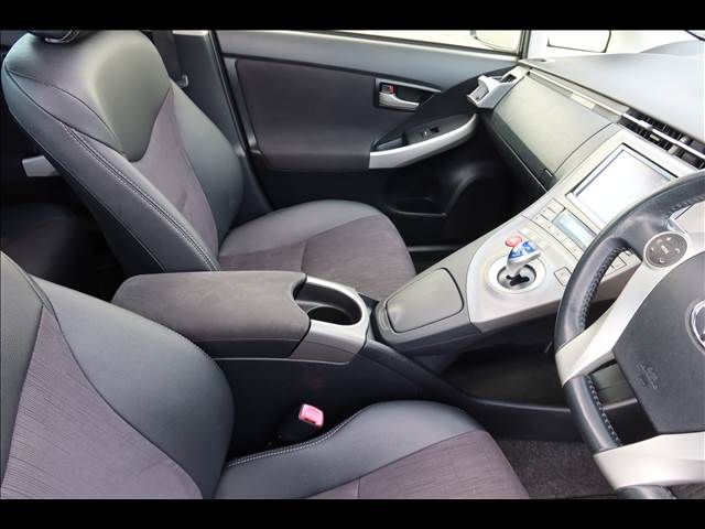 TOYOTA PRIUS 2013 Image 31