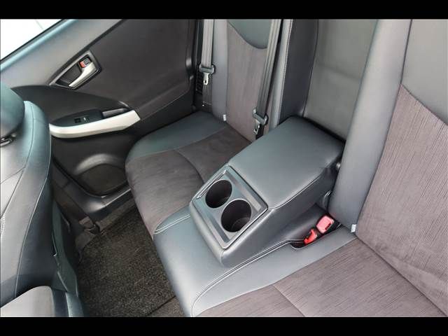 TOYOTA PRIUS 2013 Image 31