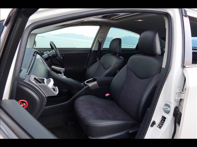 TOYOTA PRIUS 2013 Image 31