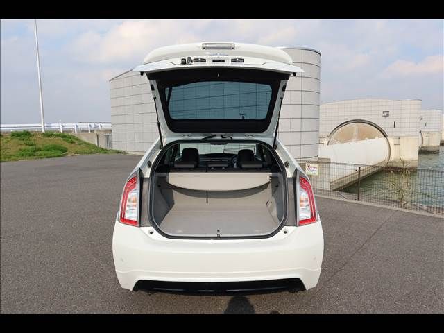 TOYOTA PRIUS 2013 Image 31
