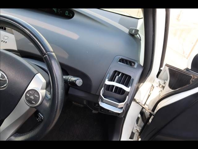 TOYOTA PRIUS 2013 Image 31