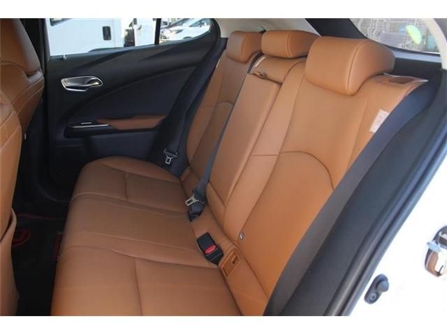 TOYOTA LEXUS UX300E 2021 Image 31