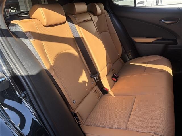 TOYOTA LEXUS UX250H 2023 Image 31
