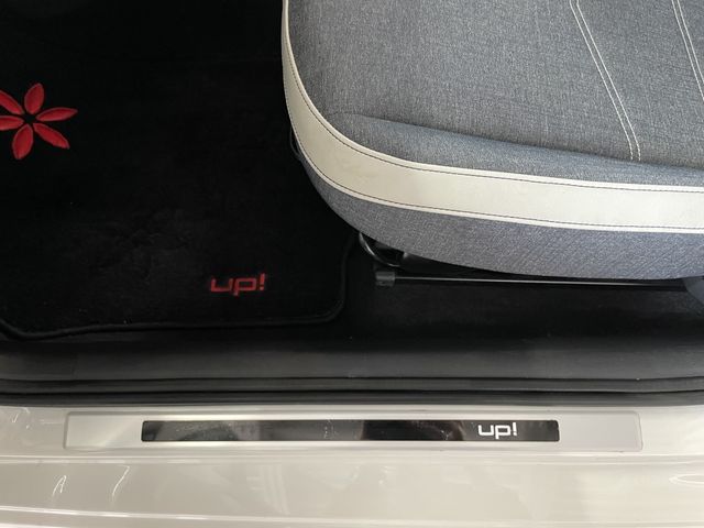 VOLKSWAGEN UP! 2019 Image 31