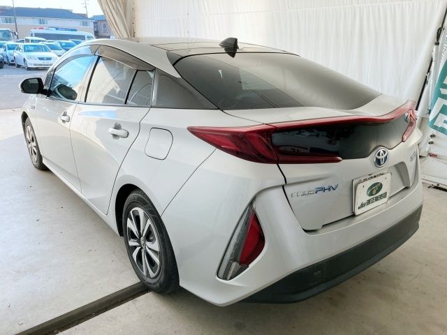 TOYOTA PRIUS PHV 2017 Image 31