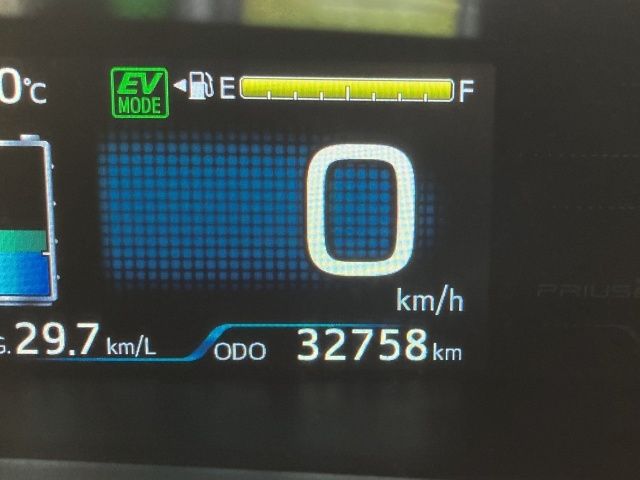 TOYOTA PRIUS PHV 2017 Image 31