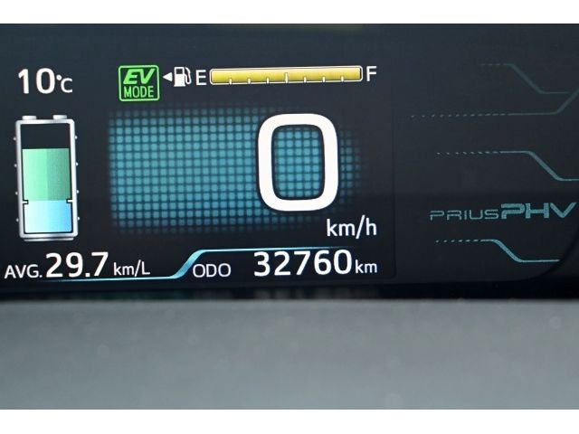 TOYOTA PRIUS PHV 2017 Image 31