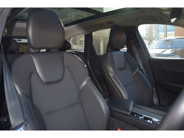 VOLVO XC60 2018 Image 31