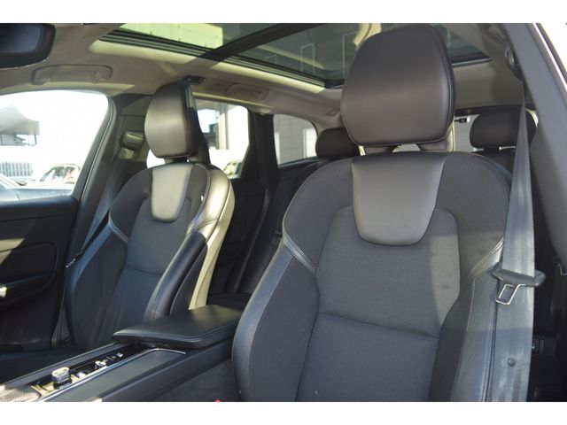 VOLVO XC60 2018 Image 31