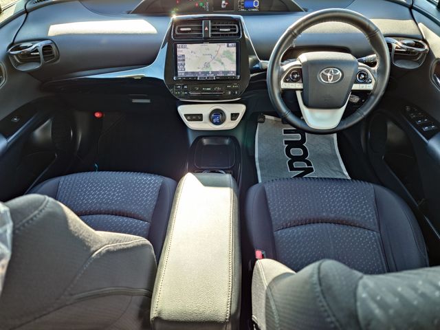 TOYOTA PRIUS 2018 Image 31