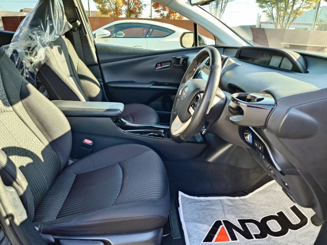 TOYOTA PRIUS 2018 Image 31