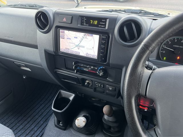 TOYOTA LANDCRUISER VAN 2015 Image 31