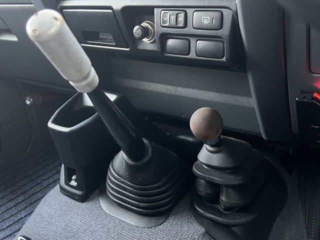 TOYOTA LANDCRUISER VAN 2015 Image 31