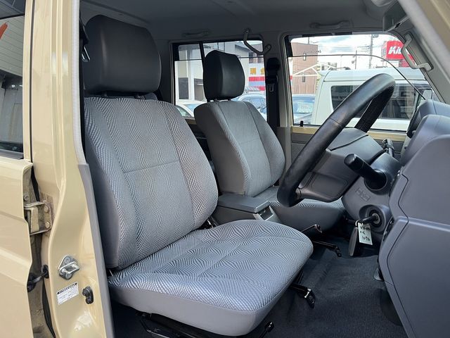 TOYOTA LANDCRUISER VAN 2015 Image 31
