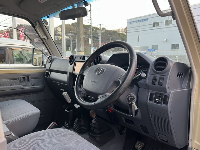 TOYOTA LANDCRUISER VAN 2015 Image 31