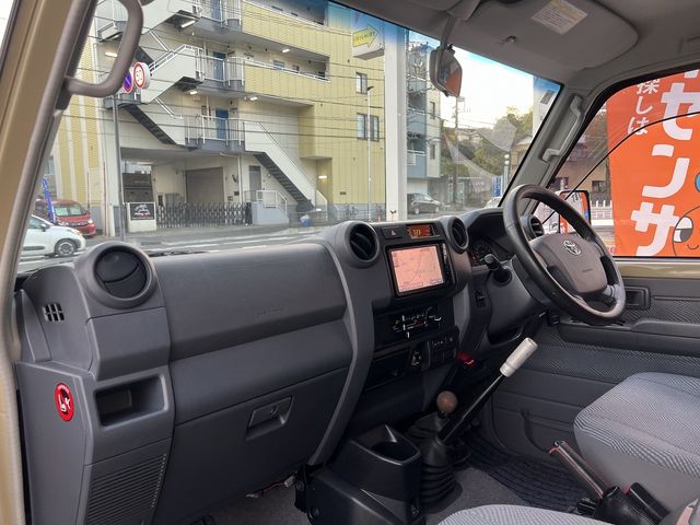 TOYOTA LANDCRUISER VAN 2015 Image 31