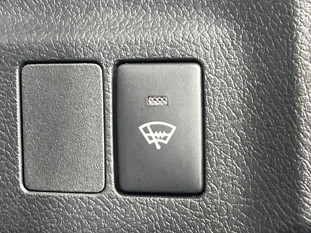 TOYOTA MARK X 2017 Image 31