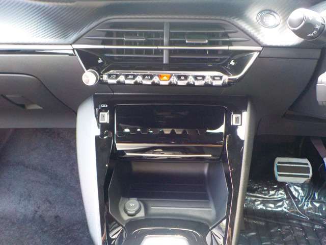 PEUGEOT E-2008 2025 Image 31