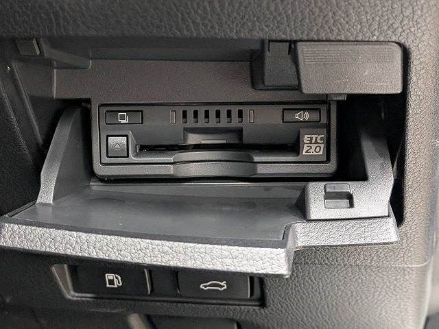 TOYOTA LEXUS ES300H 2019 Image 31