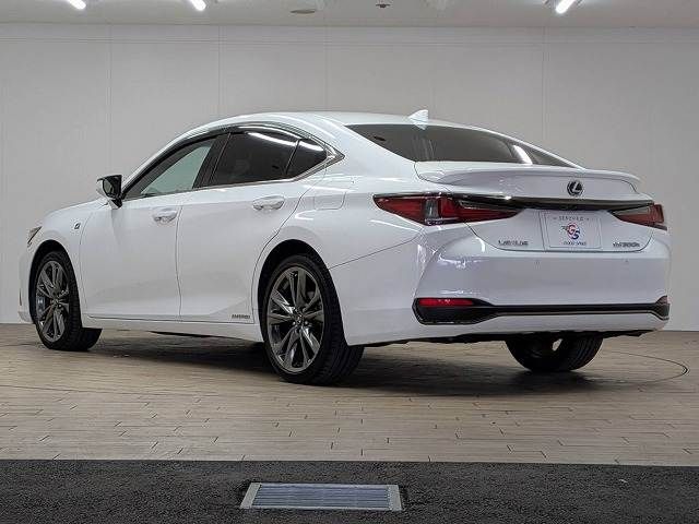 TOYOTA LEXUS ES300H 2019 Image 31