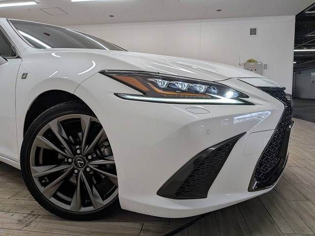 TOYOTA LEXUS ES300H 2019 Image 31