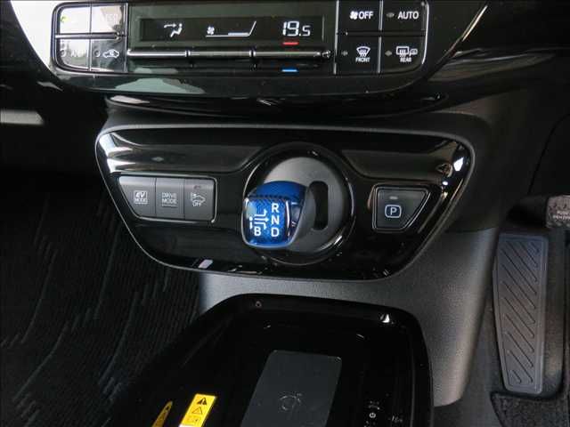 TOYOTA PRIUS 2019 Image 31