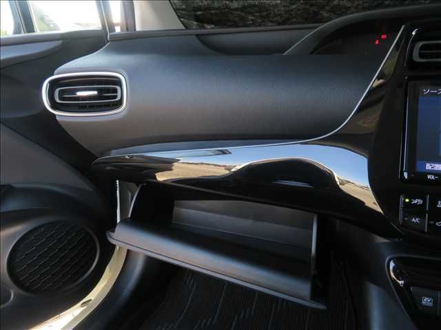 TOYOTA PRIUS 2019 Image 31