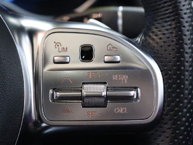 MERCEDES BENZ GLC CL 2019 Image 31