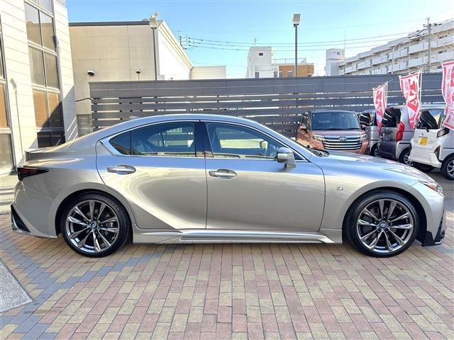 TOYOTA LEXUS IS300H 2020 Image 31