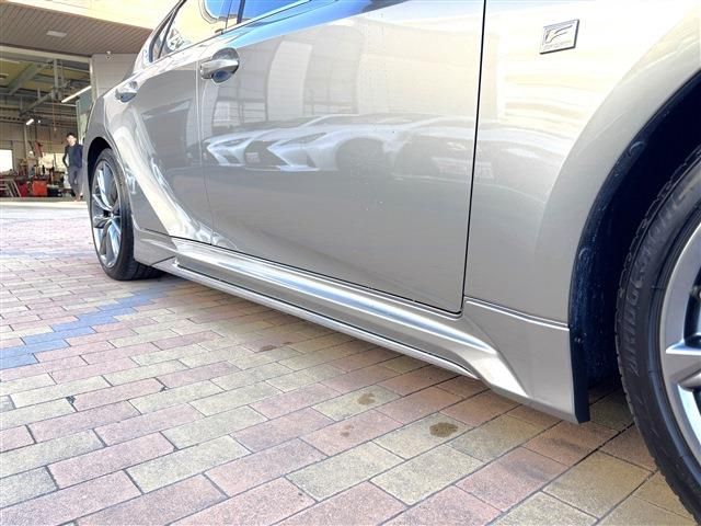 TOYOTA LEXUS IS300H 2020 Image 31