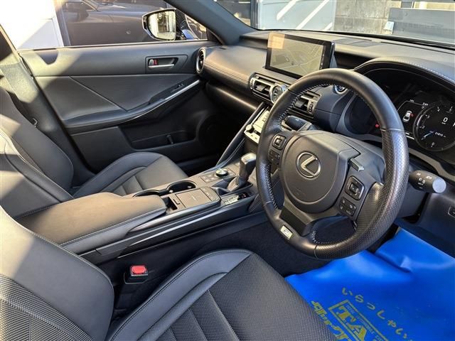 TOYOTA LEXUS IS300H 2020 Image 31