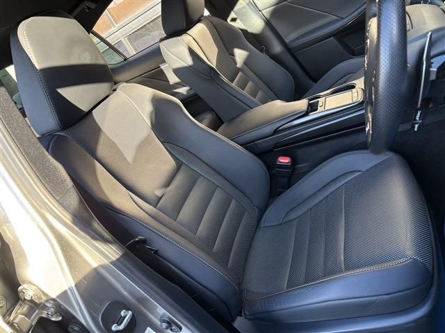 TOYOTA LEXUS IS300H 2020 Image 31