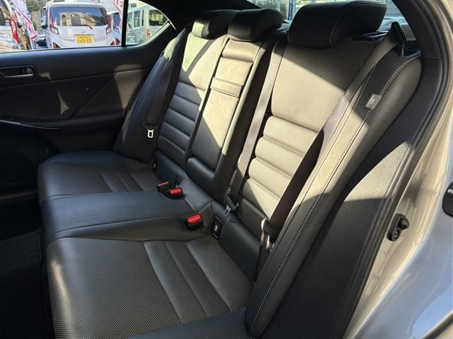 TOYOTA LEXUS IS300H 2020 Image 31