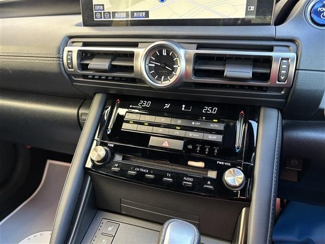 TOYOTA LEXUS IS300H 2020 Image 31