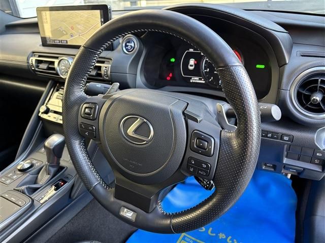 TOYOTA LEXUS IS300H 2020 Image 31