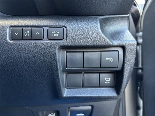 TOYOTA LEXUS IS300H 2020 Image 31