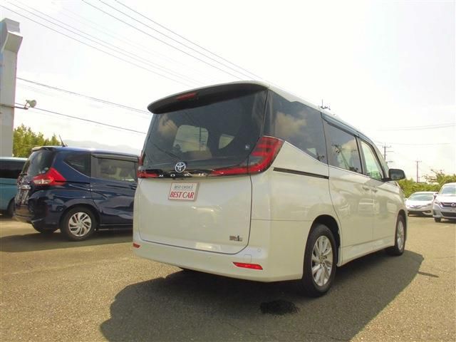 TOYOTA NOAH HYBRID 2024 Image 31